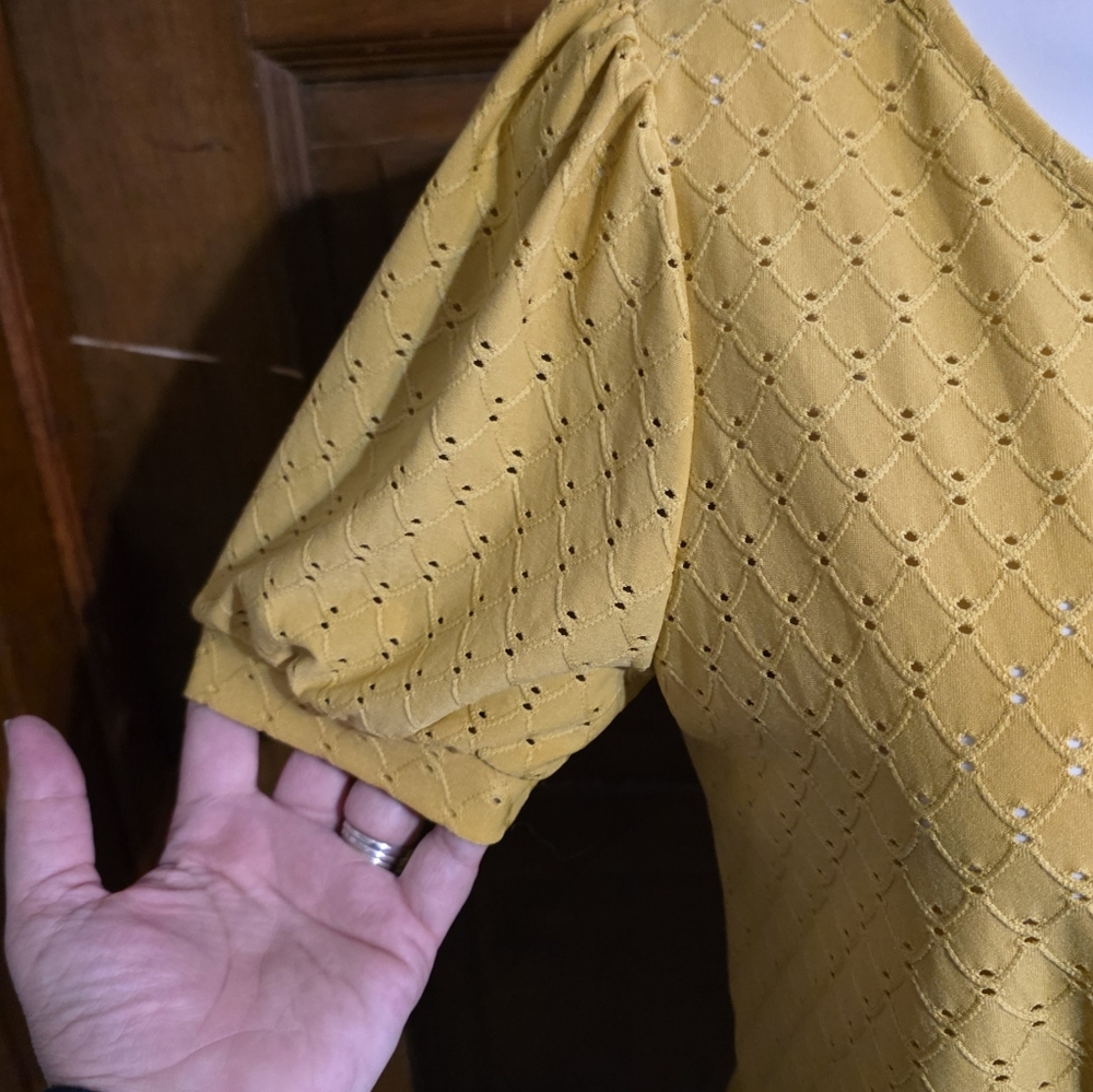 W5 Tie Hem Eyelet Top Golden Yellow Size M - Picture 5 of 8